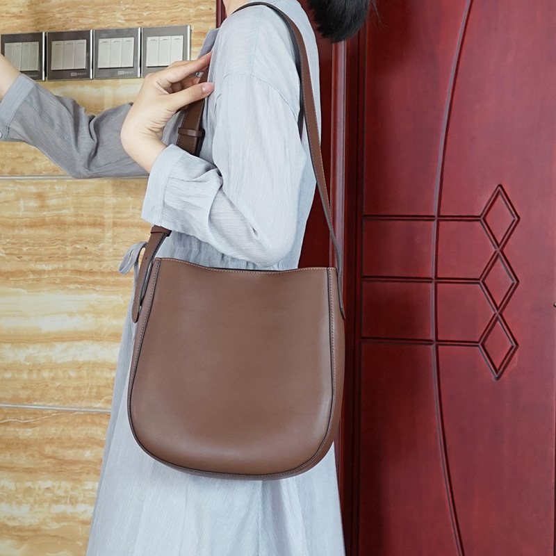 2024 Ny Läderväska För Damer Stor Väska Kapacitet Bucket Bag Axel Messenger Bag Trend