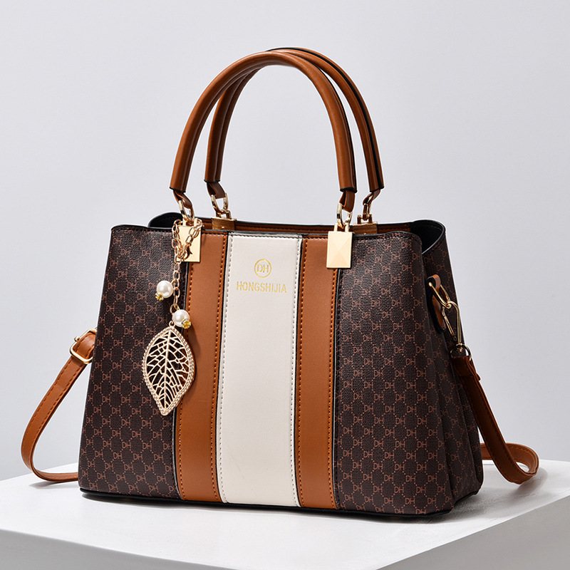 2024 Våren Och Sommaren Ny Mode Handväska Stor Kapacitet Färgmatchning Enkel Axel Messenger Bag Trend