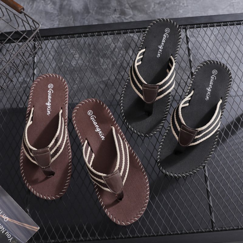 2024 Nya Sandaler Tofflor Skor Herr Sommar Halkfria Mode Flipflops Strandskor Trend Män